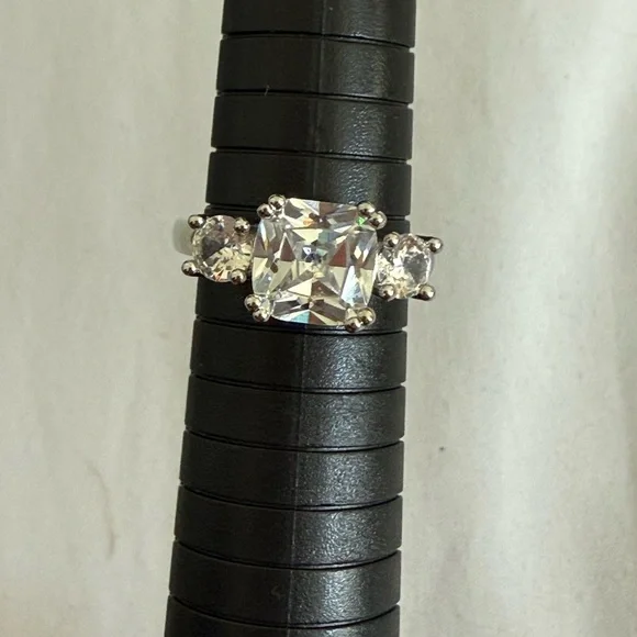 Elegant 925 Silver Women's Ring - Picture 6 of 11